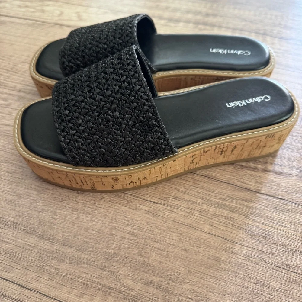 Calvin Klein Women's Arzelia Single Band Platform Slip-On Sandals Size 8.5